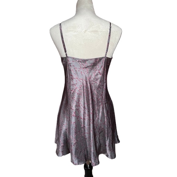 Y2K VTG Victoria’s Secret Satin and Silver Lace Slip Dress - Picture 13 of 13